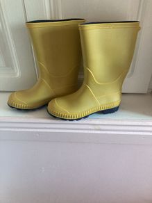 wellies