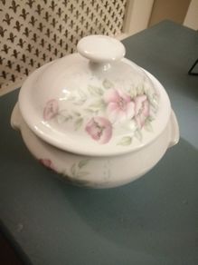 1940s Limoges Authentique Porcelaine Du Lys Royal 4 lidded casserole style dish