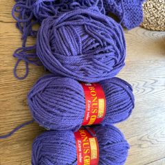 2.5 balls of purple wool and set of knitting needles