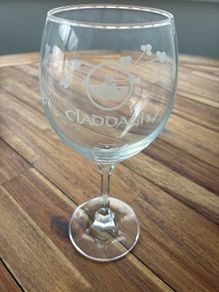 Claddagh wine glass
