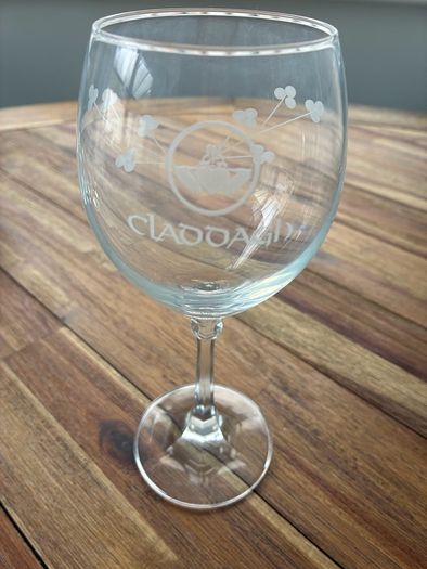 Claddagh wine glass