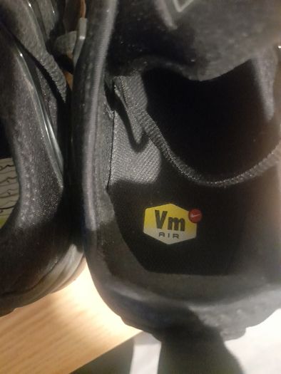 Black Nike vapourmax 8.5uk as new