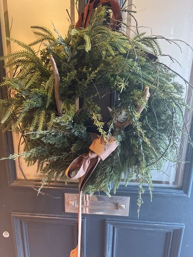 Stunning over 70 cm faux wreath vintage bow and antlers