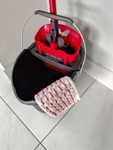 Vileda Ultramax Complete Mop and Bucket Set Black/Red