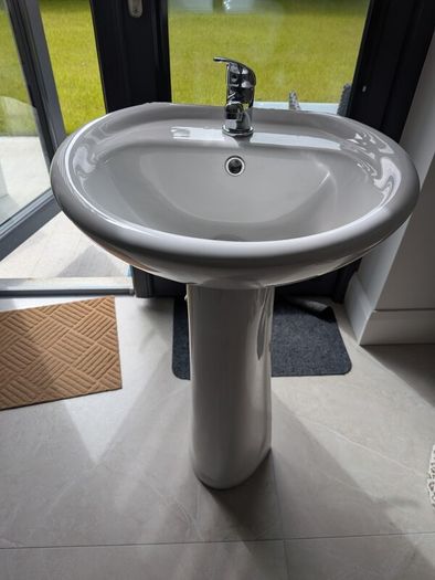 Bathroom Sink & Tap