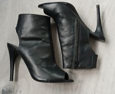 Black open toe leather Heels