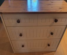 chest of drawers