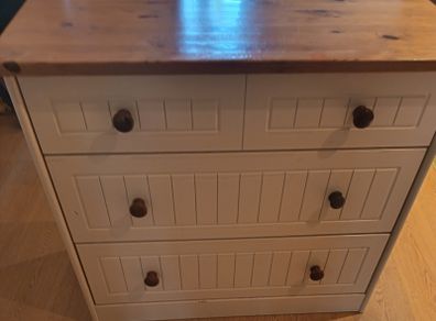 chest of drawers
