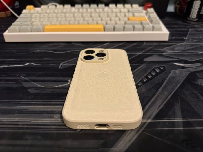 Mint iPhone 14 Pro and over 30 cases