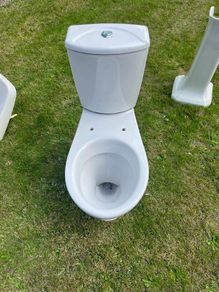 2 x toilets and sink (FREE)