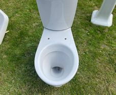 2 x toilets and sink (FREE)