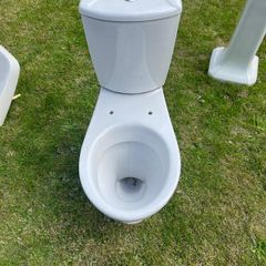 2 x toilets and sink (FREE)