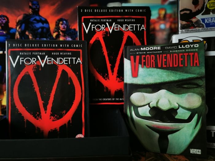 V For Vendetta ! DVD ! 2-Disc Deluxe Edition with Comic ! 2006 ! Starring Natalie Portman !