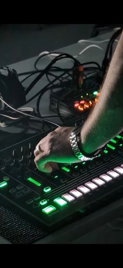 Roland TR-8 with 7X7 Expansion  eur 290