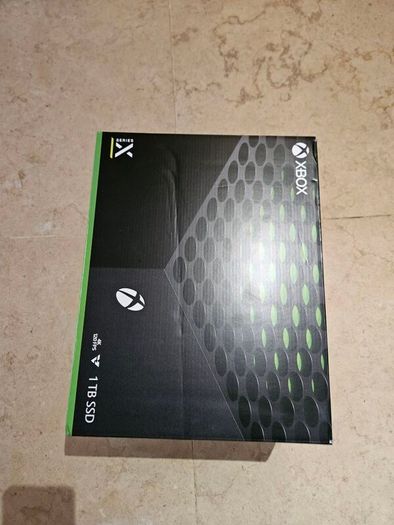 Xbox woth 2x controllers