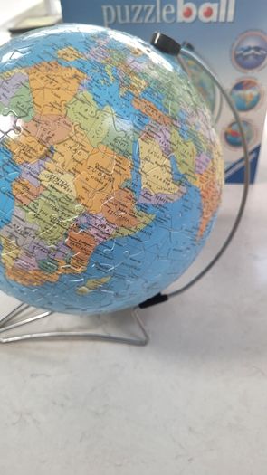 Globe jigsaw/ puzzleball.