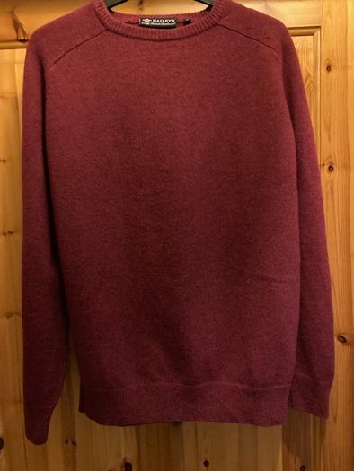 Round neck jumper. Size Large. New. 100% Lambswool.