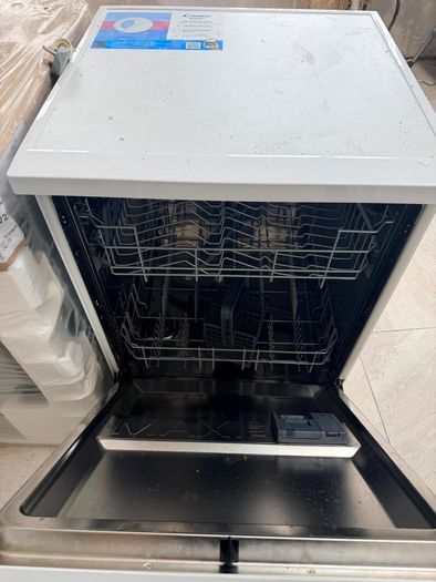 Candy dishwasher