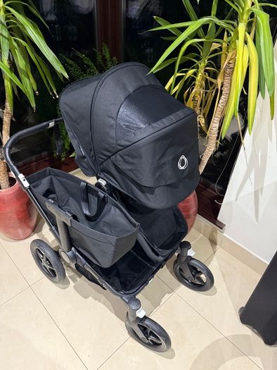 Bugaboo Donkey 5 in black or Forrest green