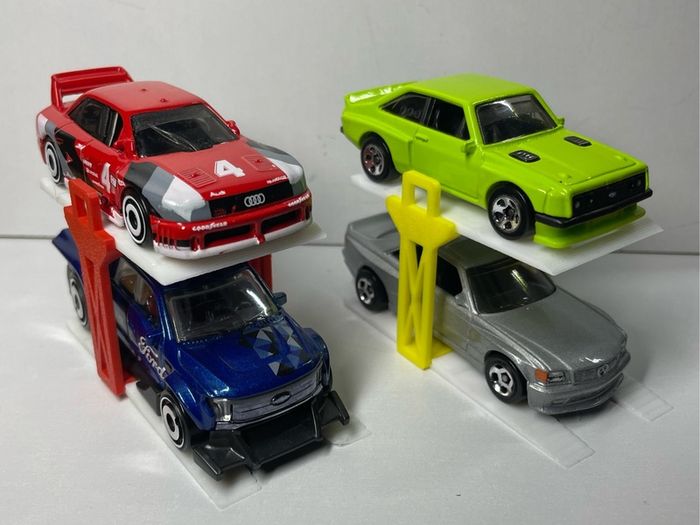 Hot Wheels 1:64 scale car lift