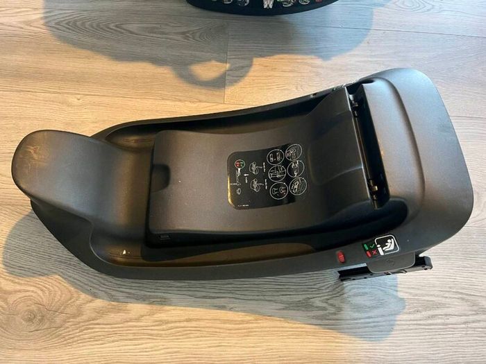Baby car seat with ISO fix