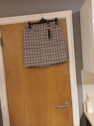 Dunnes  Stores Multi Colour Boucle  Skirt.   S. 14.   B.N.W.T.