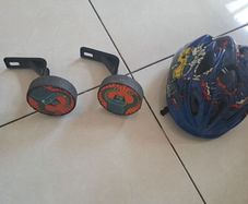 Kids bike helmet & stabilisers