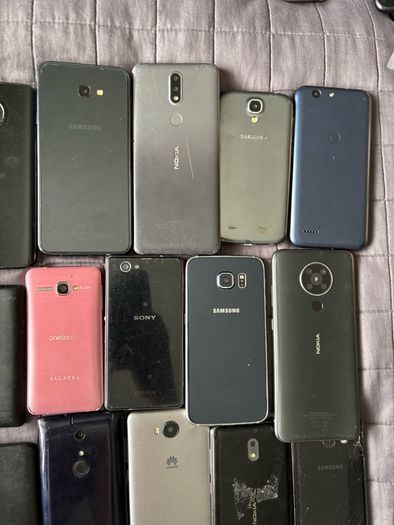 Bundle of 25 phones