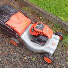 Self propelled petrol lawnmower