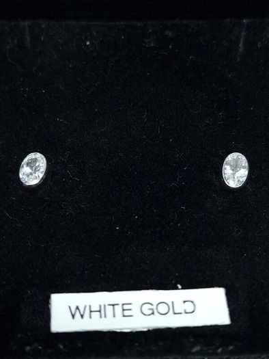 Vintage 9ct White Gold Oval CZ Stud Earrings Fully Hallmarked Dublin 375
