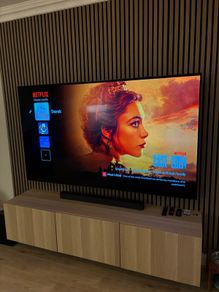 Samsung 77 inch OLED 4K Smart TV. Excellent Picture Quality. Only 1 year old.