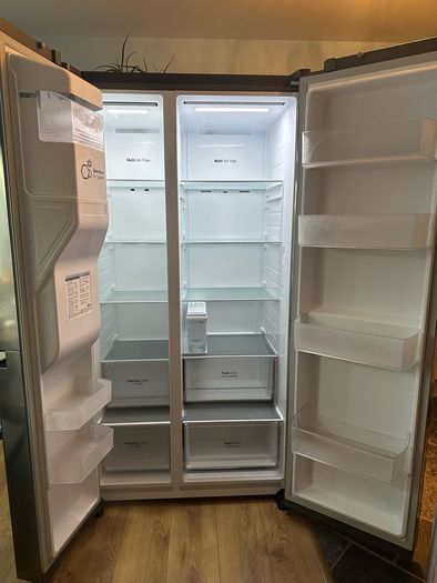 LG American Style Fridge Freezer 635L  Ice and Water