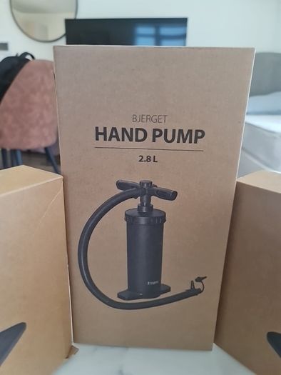 air bed and hand pump