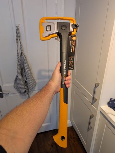 axe fiskars