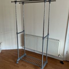 Clothes rail