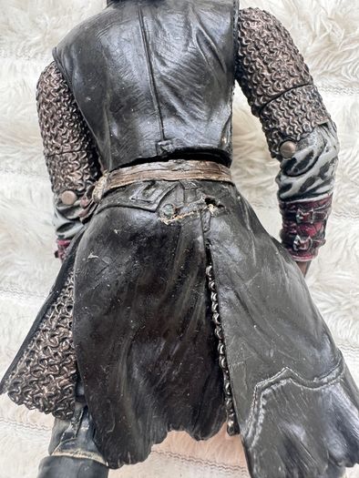 Lord of the Rings Helm's Deep Aragorn Action Figure Damaged NO Finger approx. 16 cm. Used Please see photos
