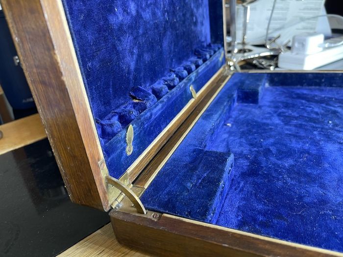 1 antique wooden display box