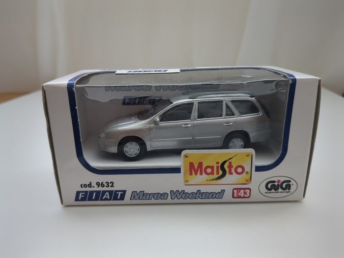 Maisto Fiat Marea Weekend - 1/43 Scale Diecast Model - Silver