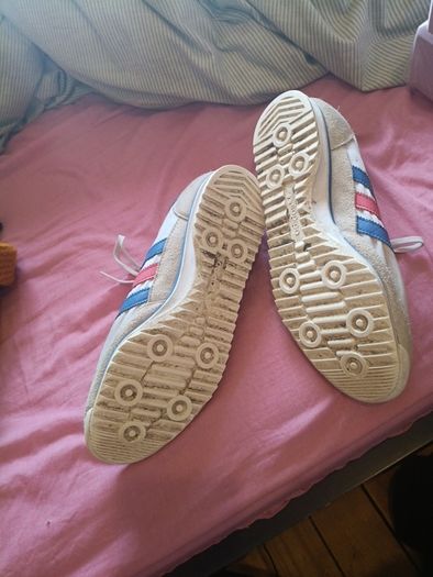 Adidas runners size 9 \ 43