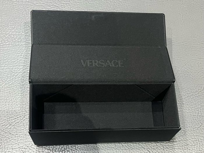 Gucci  Saint lauren Versace Prada roberto cavalli Kenzo dolce gabbana Givenchy ray ban bulvgari Marc jacobs love moschino Burberry Alexander mc queen genuine Glasses Sunglasses Case Hard Shell brand new