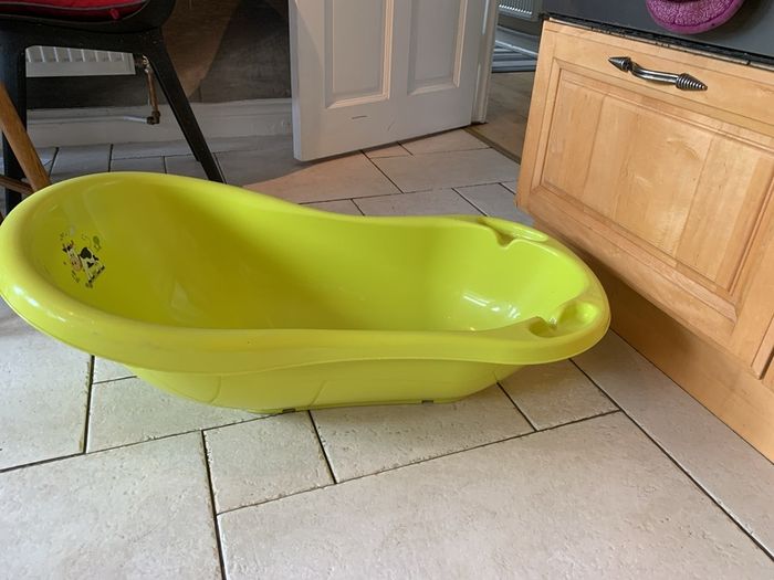 Green baby bath