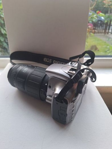 Canon EOS 300D digital SLR camera
