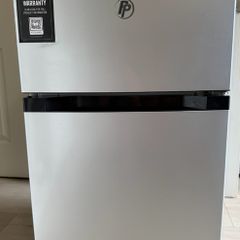 Mini fridge freezer under counter