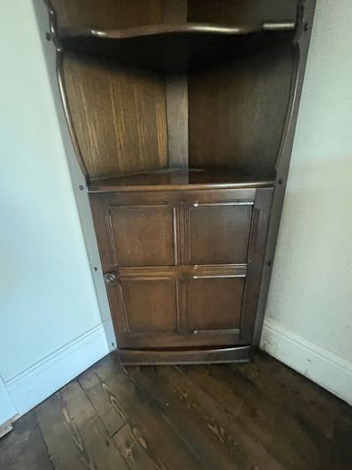 Corner storage unit