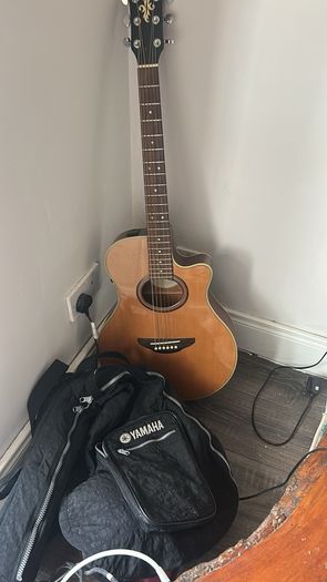 Yamaha cutaway APX 4 A