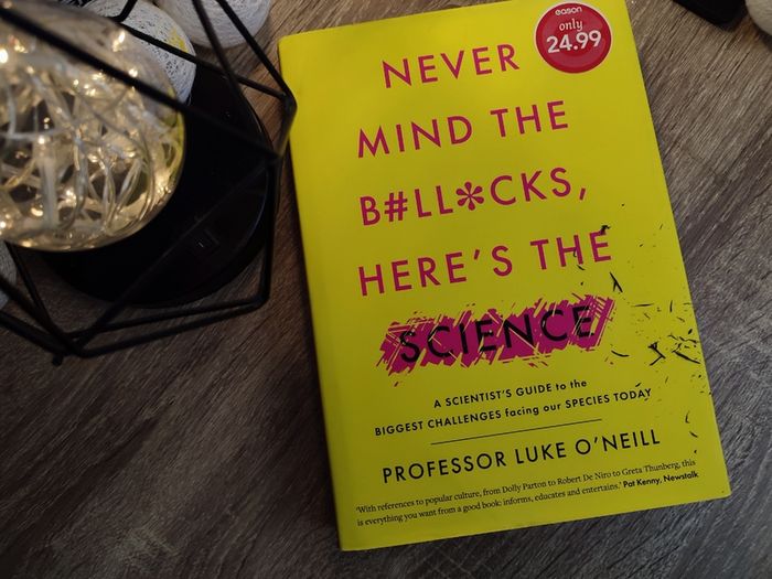 Never Mind the B#ll#cks, Heres the Science ! A Scientists Guide to the Biggest Challenges Facing our Species Today ! Hardcover ! 2021 ! by Gill Books !