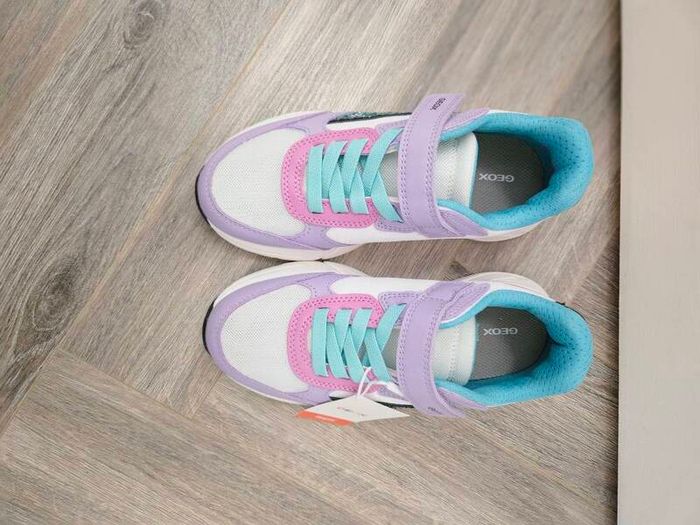 Girls trainers