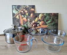 Kitchen PYREX saucepan chopping boards
