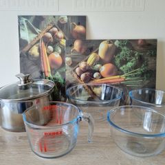 Kitchen PYREX saucepan chopping boards