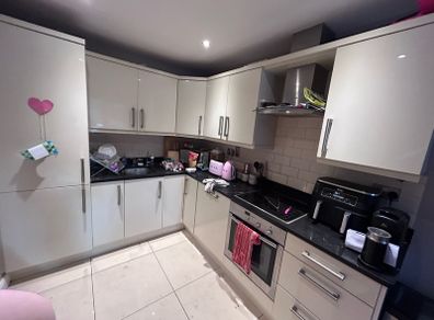 Free kitchen parts ( oven and presses you can collect in three weeks